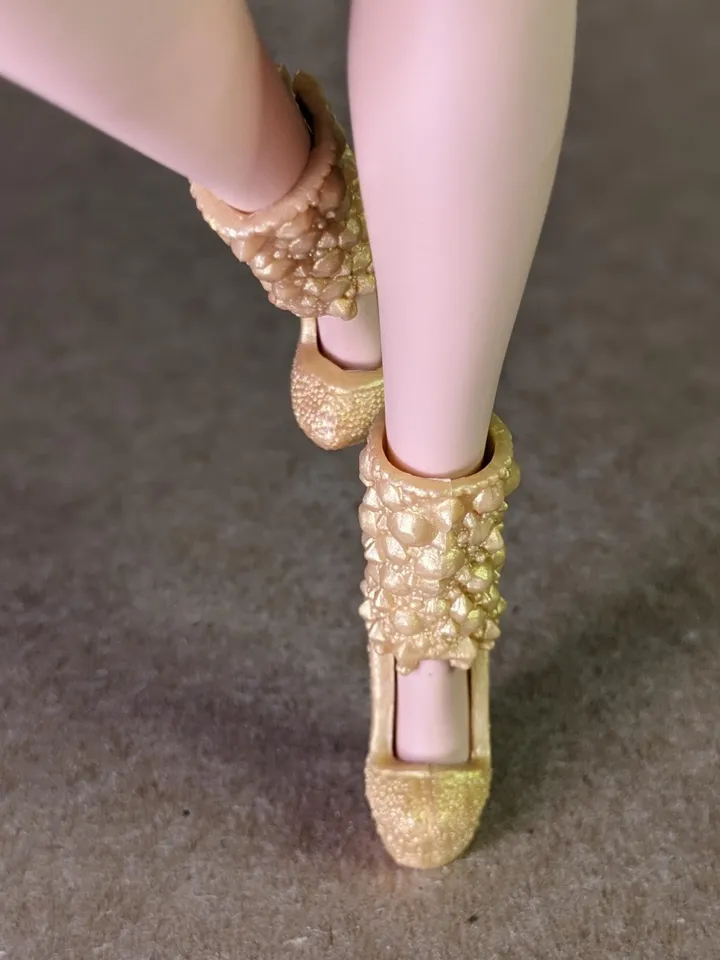 Gold high-heeled shoes for 1/6 scale female dolls