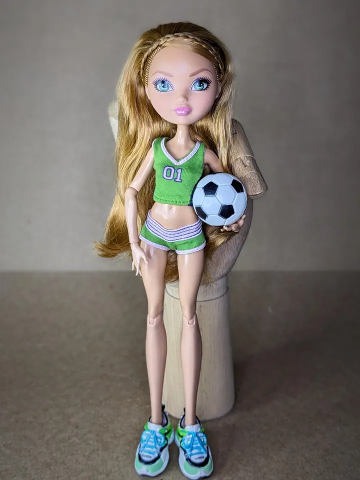 Green sport tank & shorts set for 10.5-inch female dolls (MH, EAH)