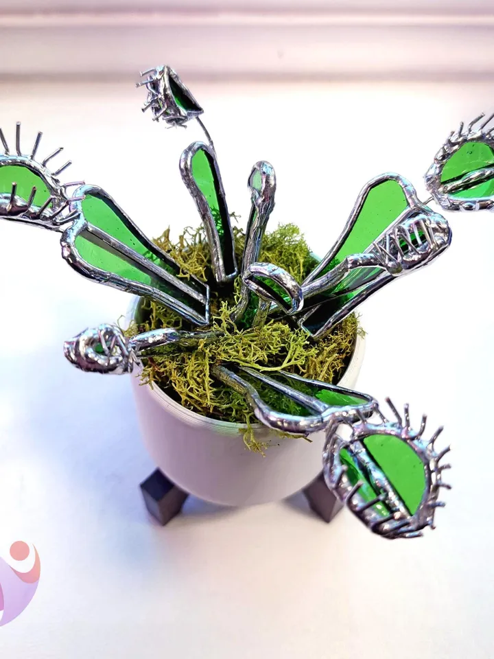 Stained Glass Venus Flytrap Suncatcher in Pot Unique Garden Decor Art Piece with Stand Decorative Home Accent for Carnivorous Plant Lovers