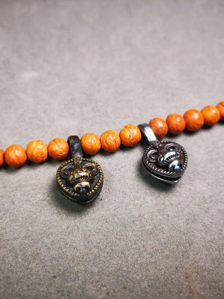 Gandhanra Handmade Buddhist Mala Counter Clip,Bum Counter Clip for Prayer Beads,Shankha / Conch Shape