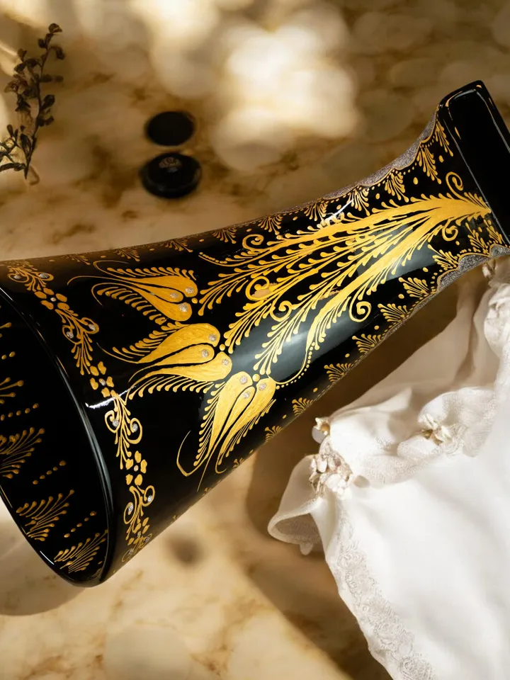 Handpainted Gramophone Phone Speaker, Ceramic Audio Dock, Unique iPhone Speaker Gift, Home Decor, Ceramic Phone Holder