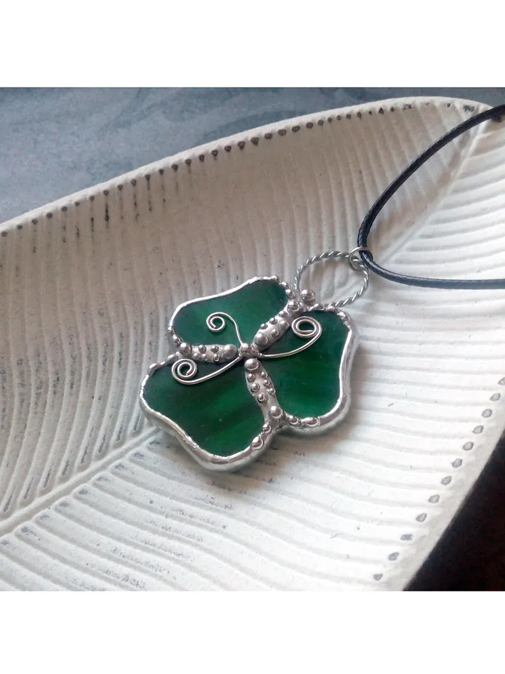 Lucky shamrock, Green trefoil, st patricksday, Shamrock pendant, Irish necklace, Clover leaf necklace, St Patrick