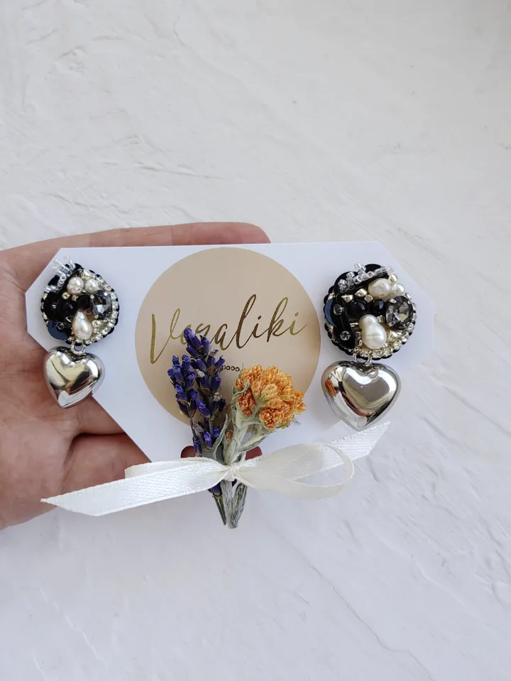 Handmade heart earrings. Embroidered Heart Shape Earrings,Silver and black beaded earrings