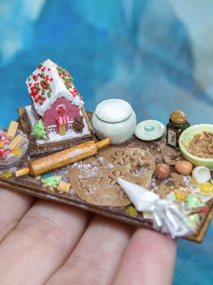 MINIATURE gingerbread house kit on a board 1