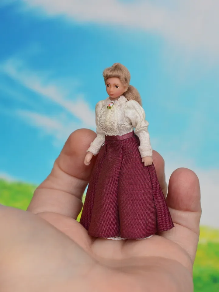 Miniature lady doll in 1/24 scale.  A doll for a Victorian dollhouse.