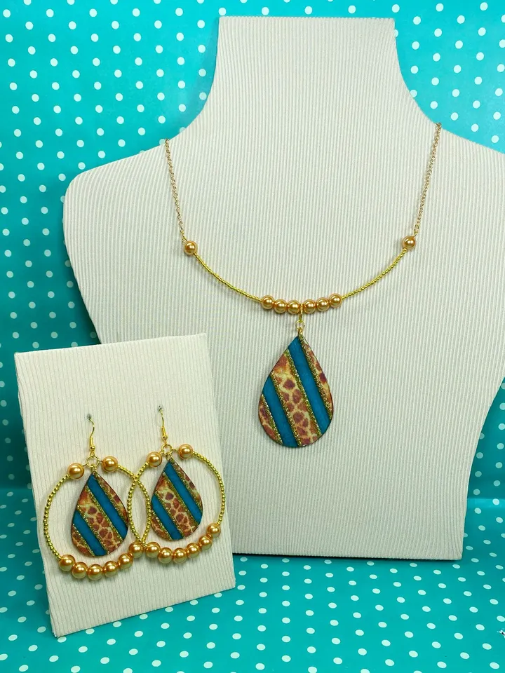 Author's set of handmade jewelry. Individual design.