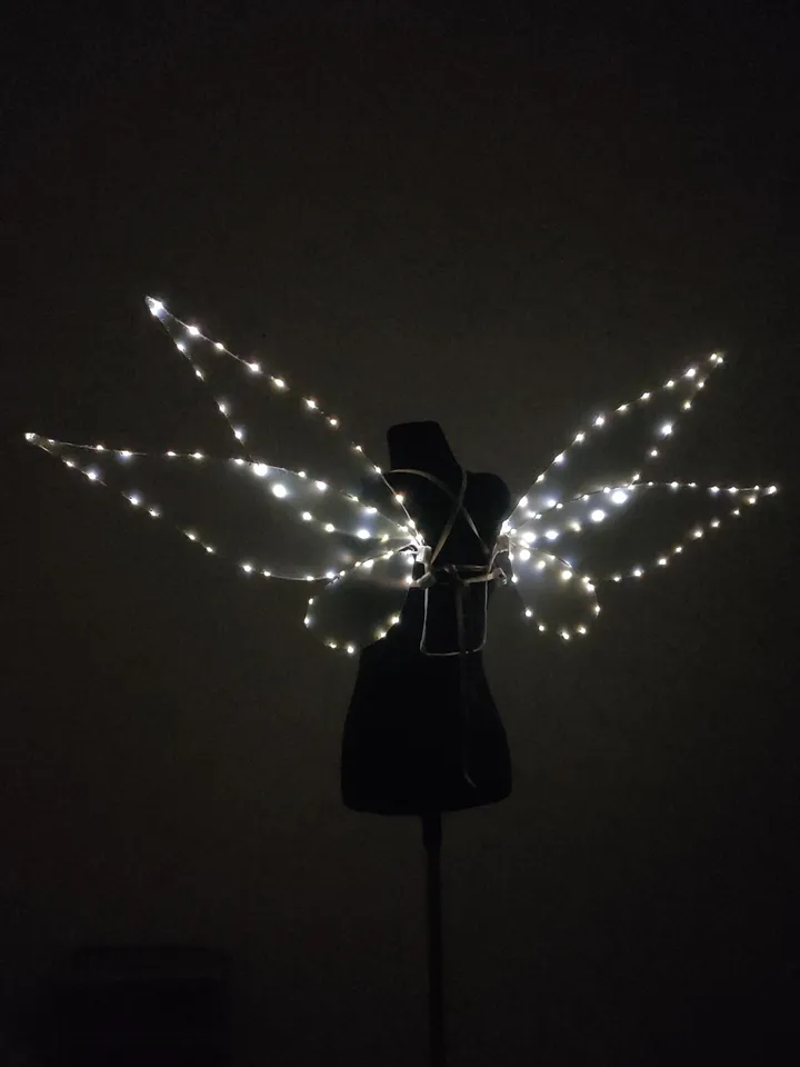 White light up plastic wings LED