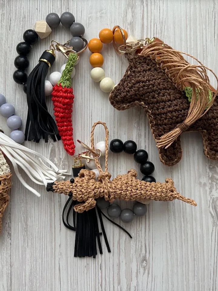 Beaded ice cream Keychain with Metal Chain – Stylish Bag or Key Accessory, ice cream cone
