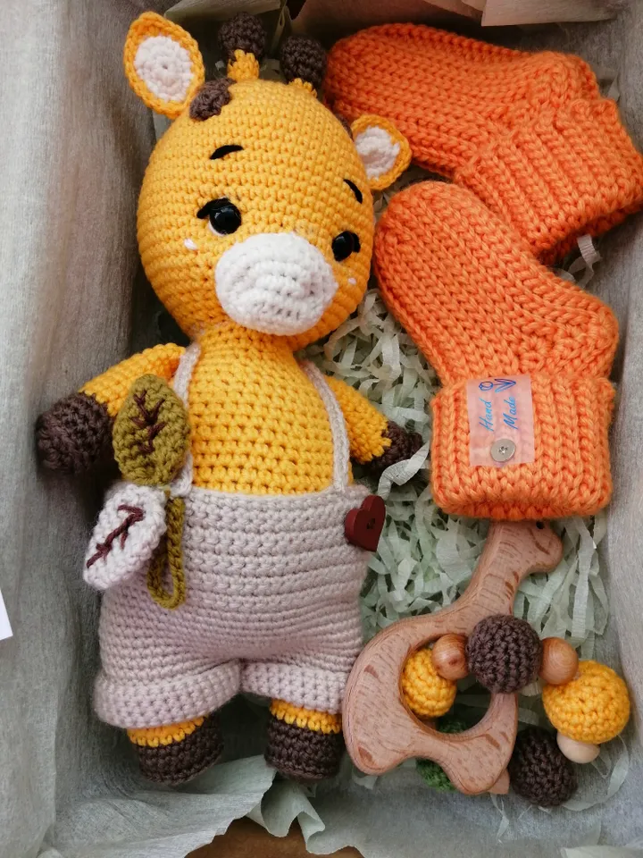 Baby box, stuffed giraffe toy, rodent giraffe