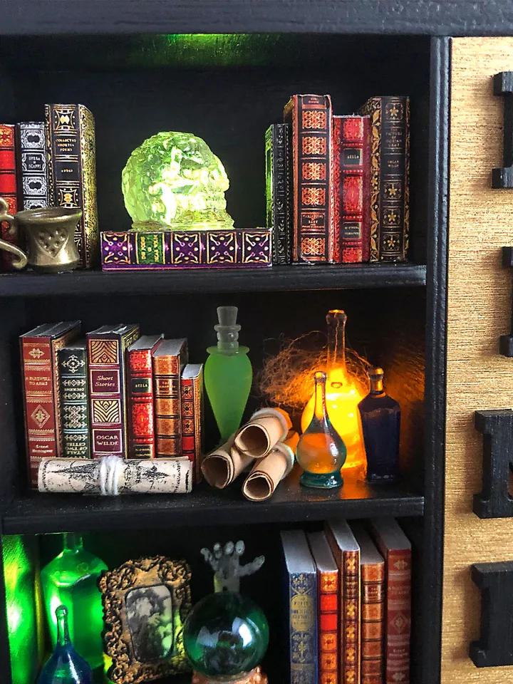 Book nook, Book nook money box, book nook insert, book nook diorama, bookshelf insert, boyfriend gift, book lover gift, best friend gift
