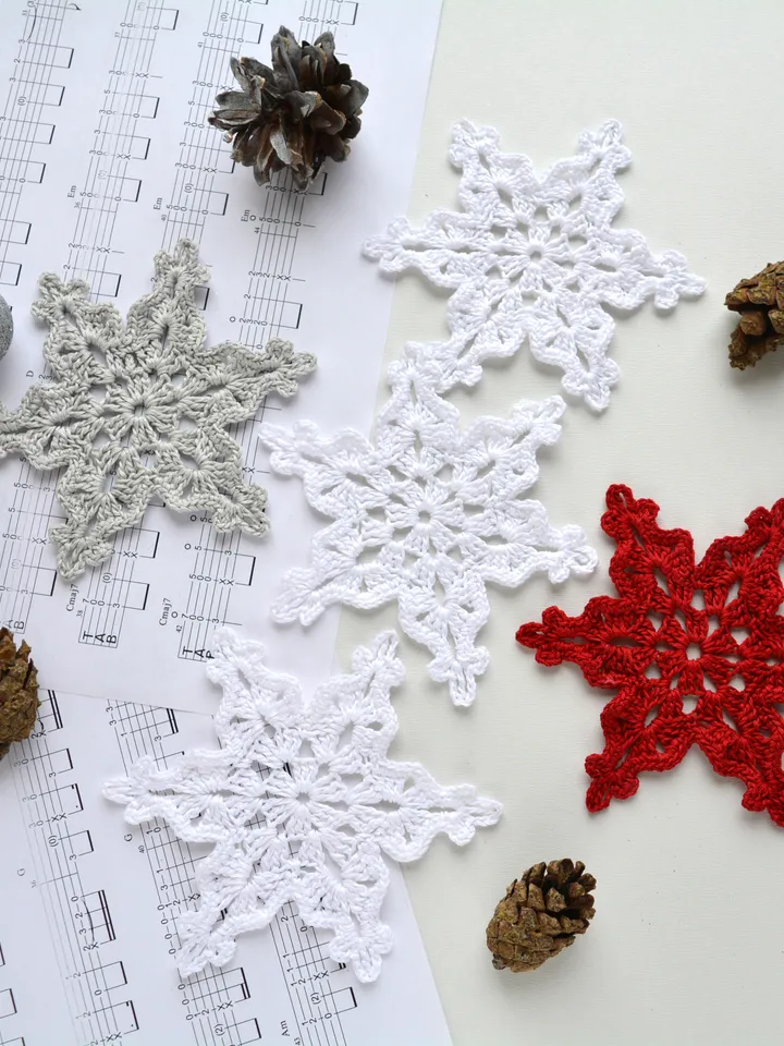 Snowflake ornament crochet pattern