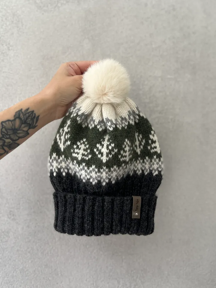 Knitted jacquard pompom hat