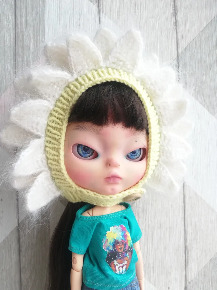 Blythe crochet helmet Chamomile