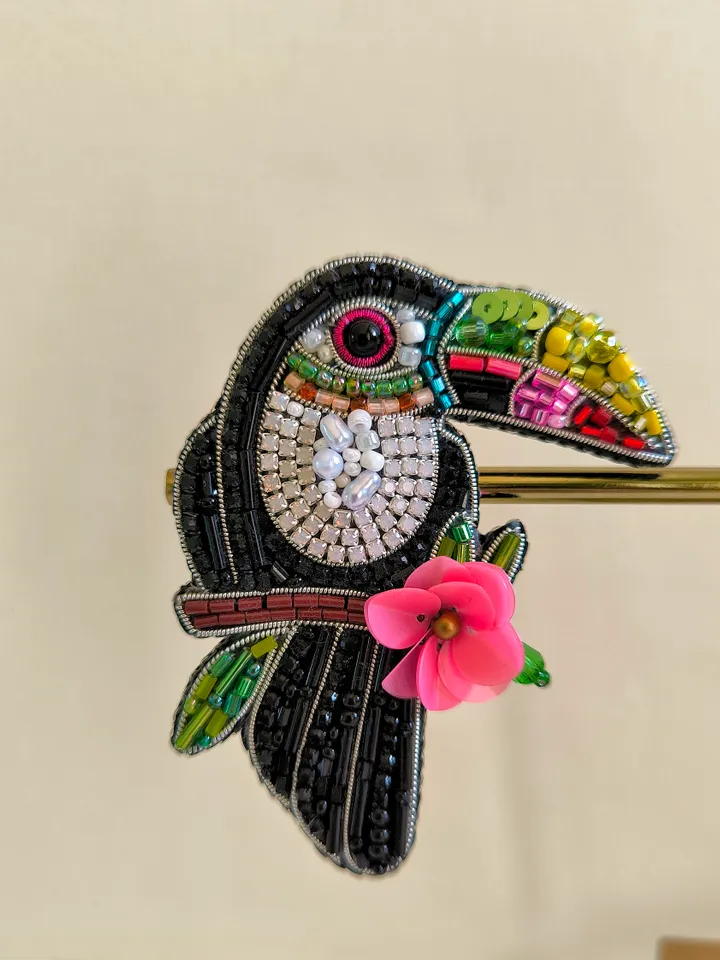 Brooch Toucan, beaded brooch, embroidered brooch, handmade design, custom brooch, green bird