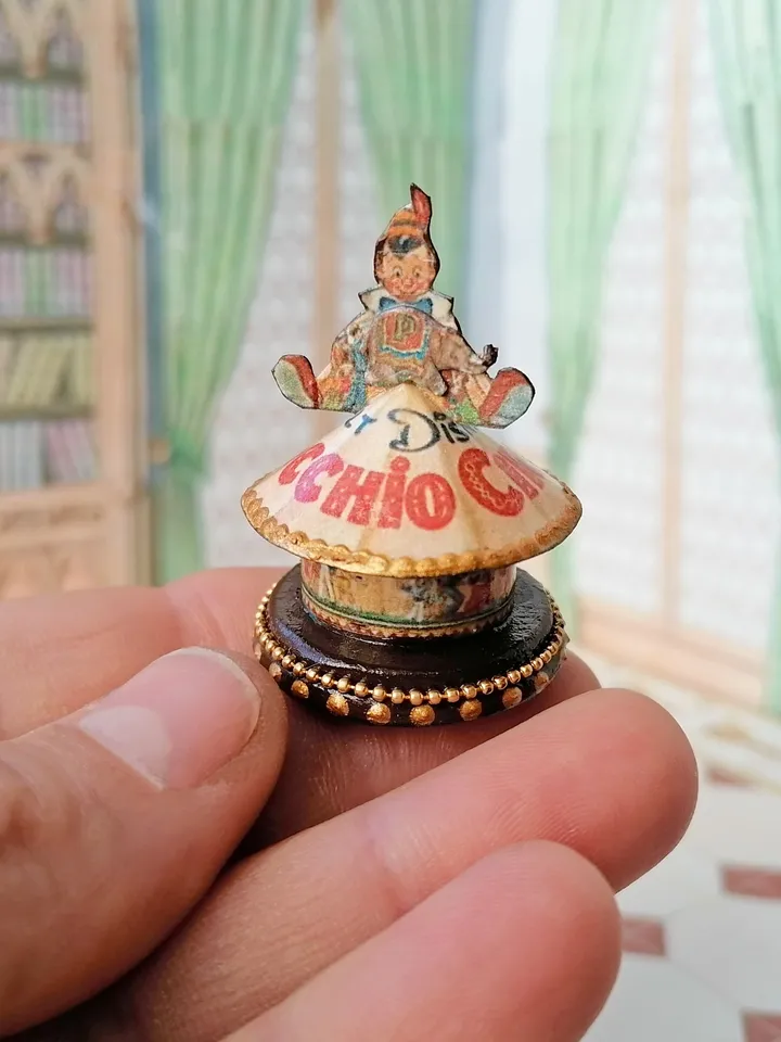 Dollhouse accessories set. Scale 1:12.