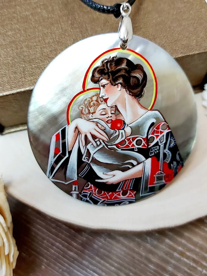 Beautiful Russian Pendant painted "Mother and child" miniature painting Russian necklace Fine art jewelry Gift for her Fedoskino Exclusive