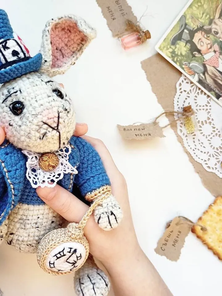 Crochet pattern White rabbit with clock