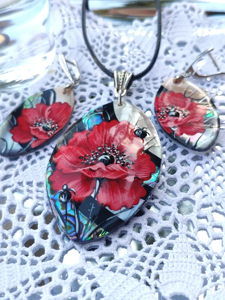 Handmade jewelry sets: Gorgeous Red Poppies on Stylish pearl pendant & earrings • Statement floral pendant with handmade jewelry earrings