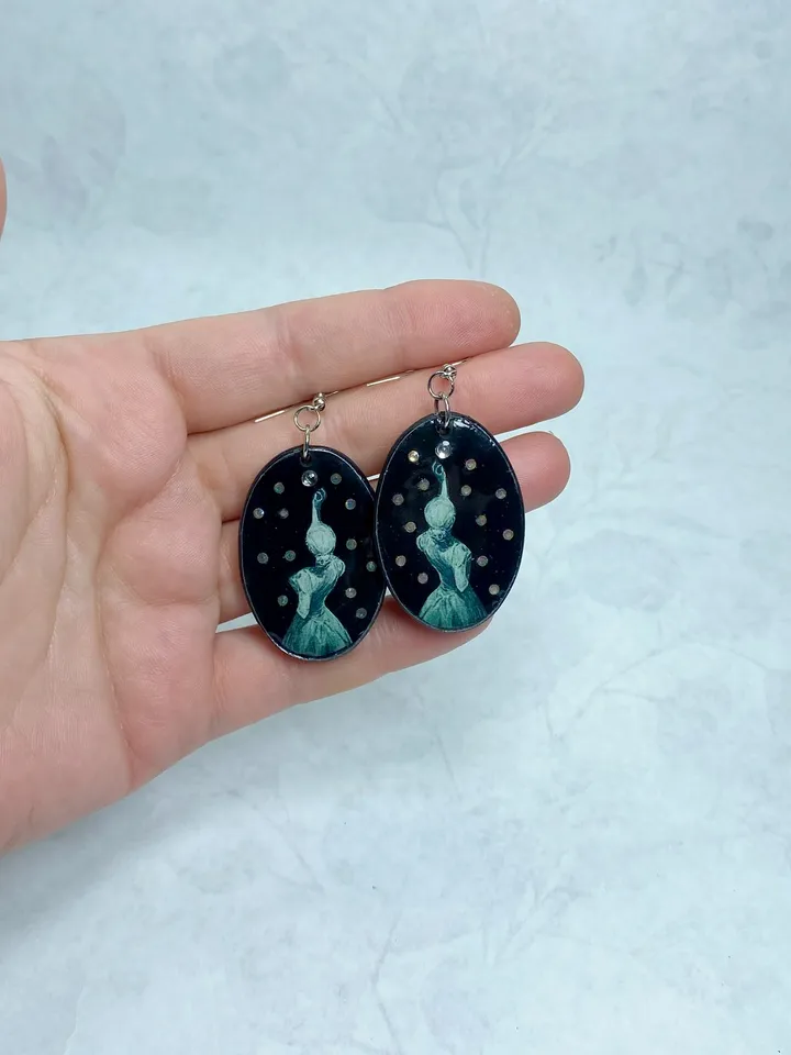 Handmade jewelry set. Beautiful set. Handmade pendant and earrings.