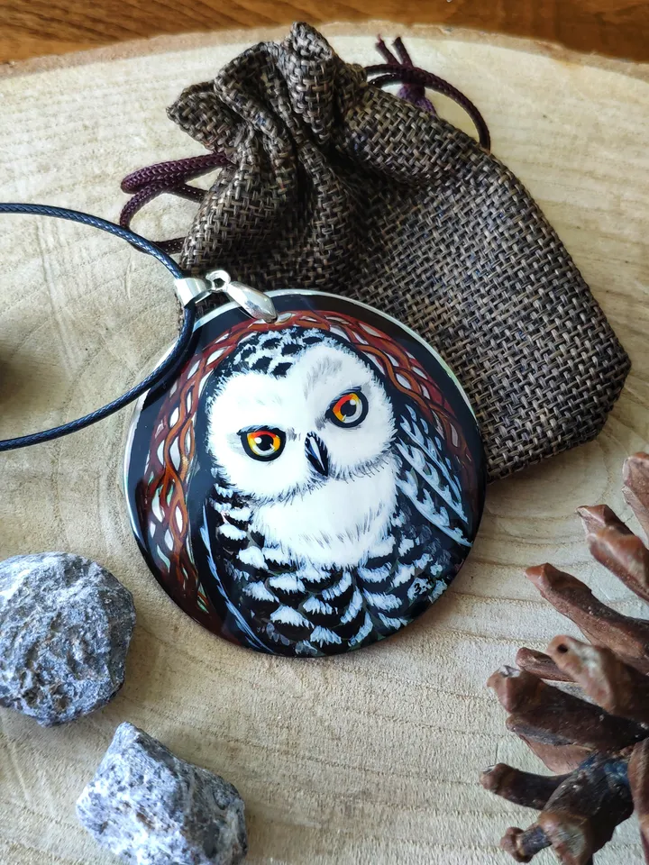 Pearl pendant necklace: Snowy owl handmade jewelry • Ghost of Artic painted on mother of pearl • dainty wisdom talisman • snow owls amulet