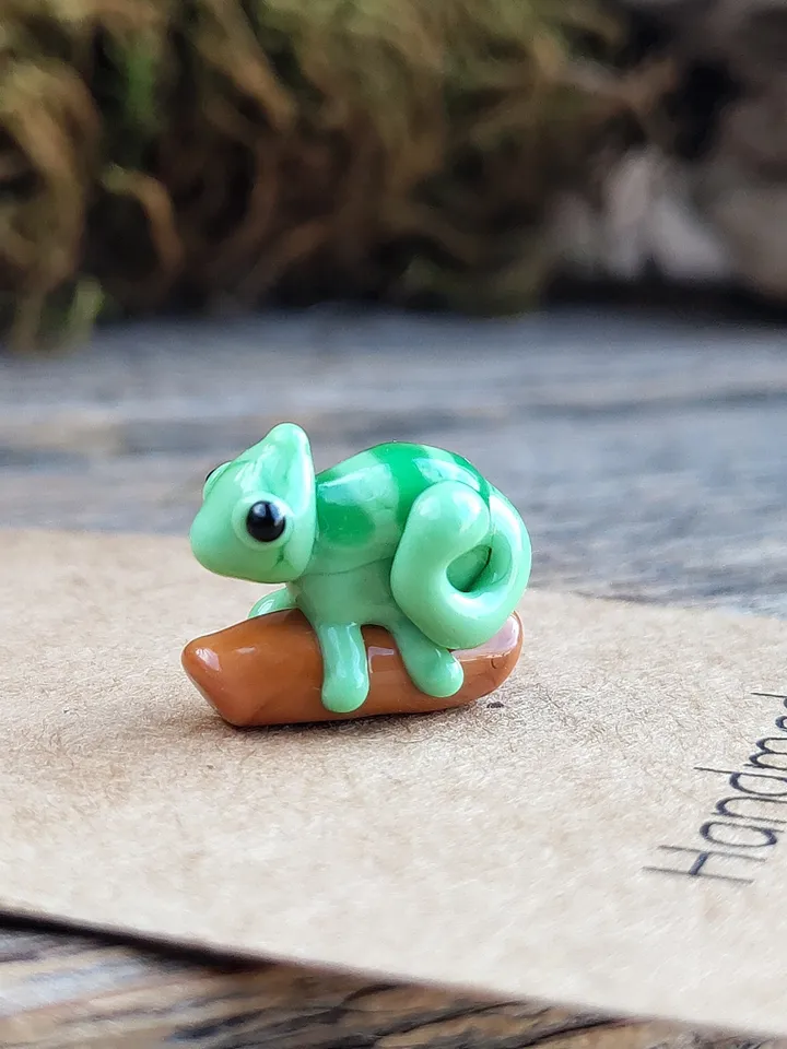 CHAMELEON FIGURINE glass figurines MIniature Chameleon ornament Glass Chameleon scuplture Chameleon gift Reptile figurine Terrarium Aquarium