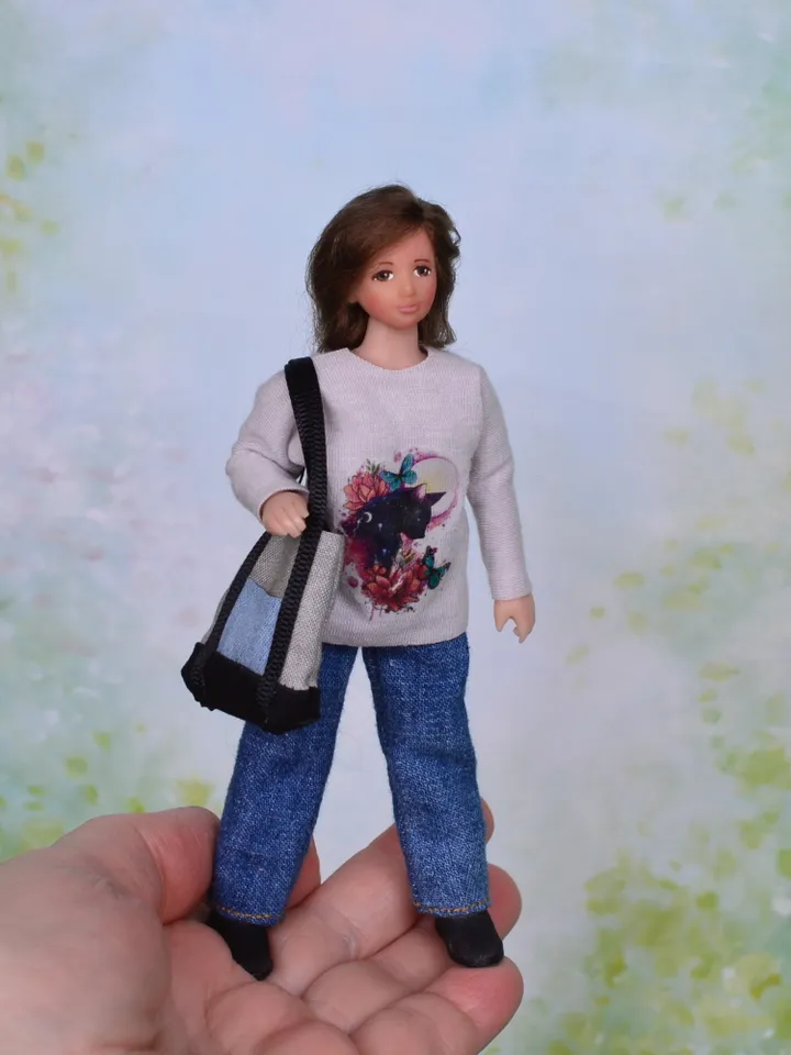 Miniature lady doll in 12th scales