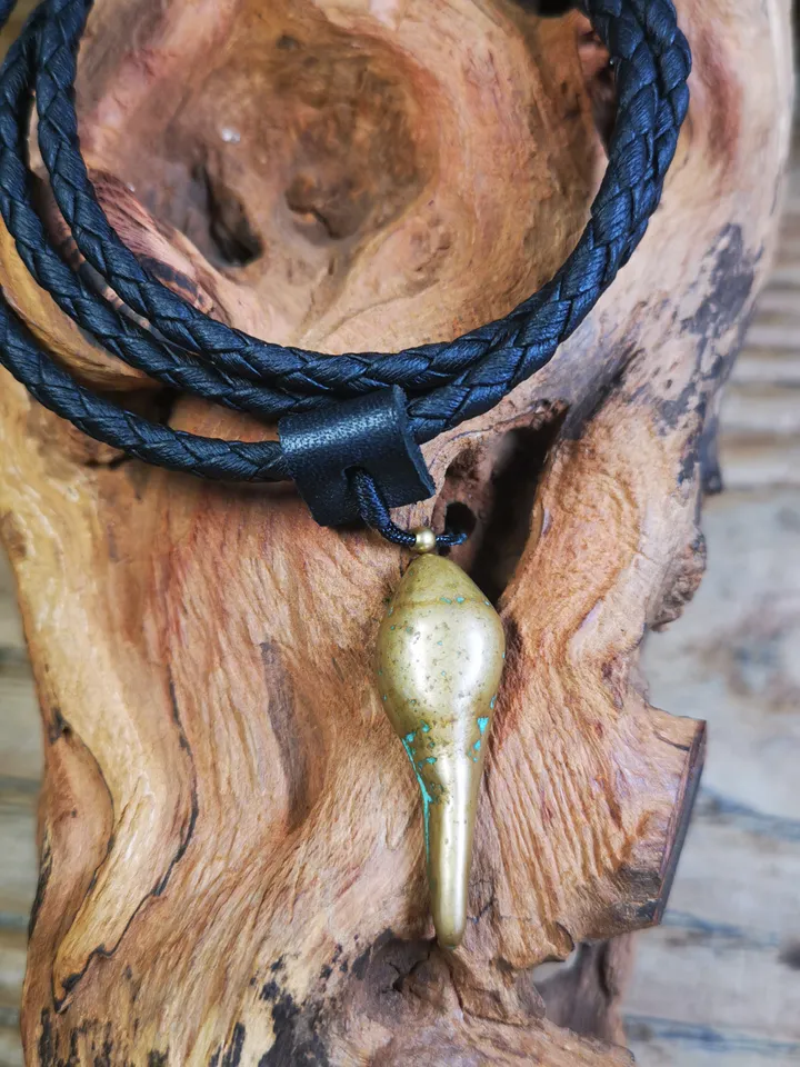 Gandhanra Handmade Small Shankha(Divine Conch) Badge,Tibetan Buddhist Protective Amulet Pendant,Made of Lima Brass