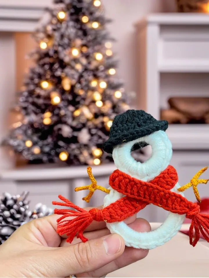 Crochet Snowman Pattern For New Year Home Decoration - Crochet Baby Blanket Pattern with Christmas Crochet Applique Pattern for Beginners