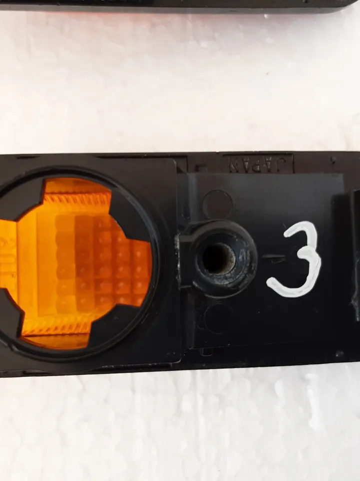 JDM HONDA CIVIC 88-91 (EF2-EF9,CRX) AMBER SIDE MARKER LIGHTS OEM