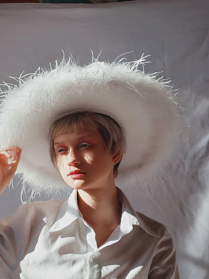 feather hat, photo shoot hat, futuristic hat, wedding hat, costume hat, ostrich feather hat, beautiful hat.