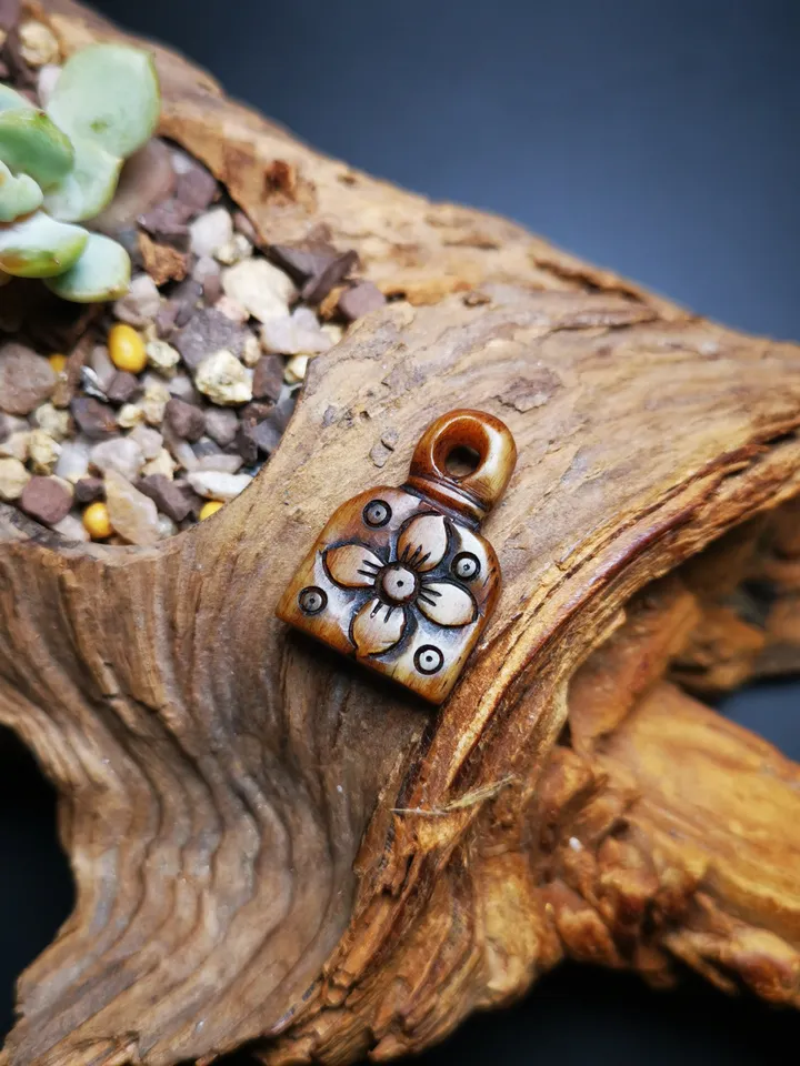 Yak Bone Carved Gesang Flower Pendant,Bead Counter Clip Pendant for Mala, Prayer Bead Accessories,Gandhanra Tibetan Amulet