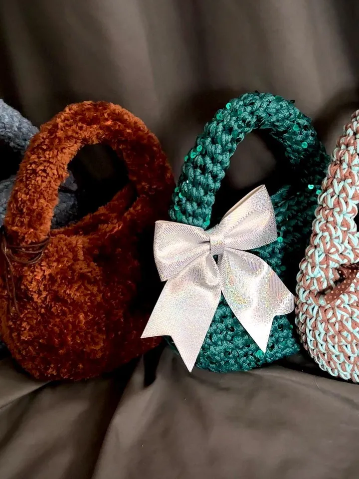 Crochet pattern bow easy trendy handbag PDF digital instant download and video tutorial, shoulder bag, furry bag, egg bag, hobo bag, tote