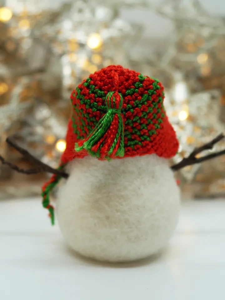 Needle felted snowman, Christmas gift, decoration, snowman in a striped hat, made to order