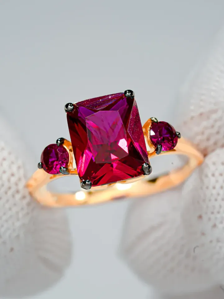 Ring made of 925 silver (585 gold coating) with corundum, ruby ​​and pink cubic zirconia