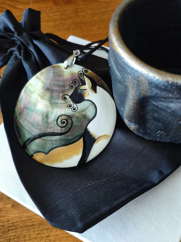 Mother-of-pearl Russian hand-painted necklace pendant "Siamese Cat". Hand paint necklace pendant.