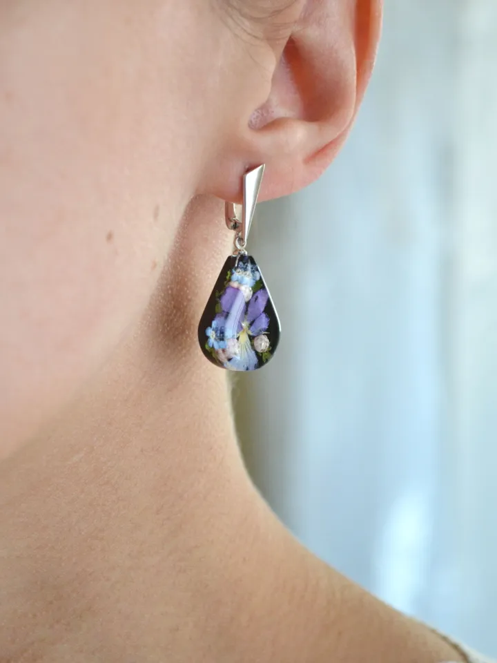 Earrings with pansies in resin. Real pansy earrings. Drop earrings with viola.
