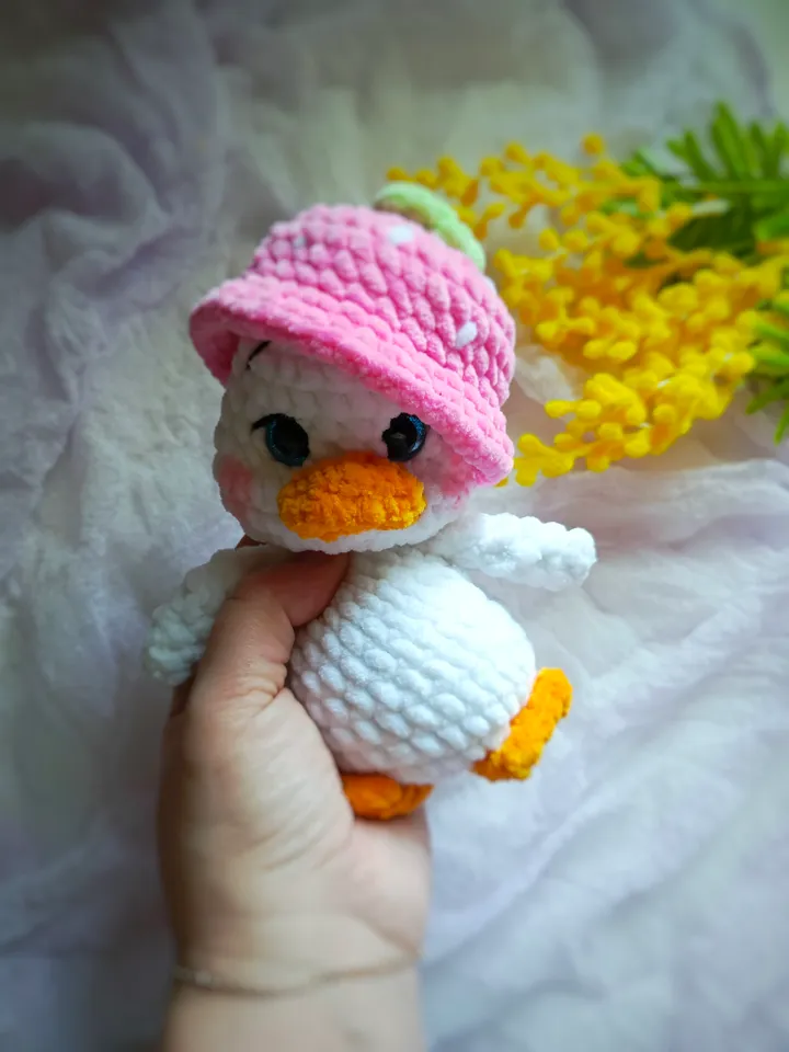 Pattern: Goose Stuffie Pattern, crochet goose, crochet pattern animal, crochet hat