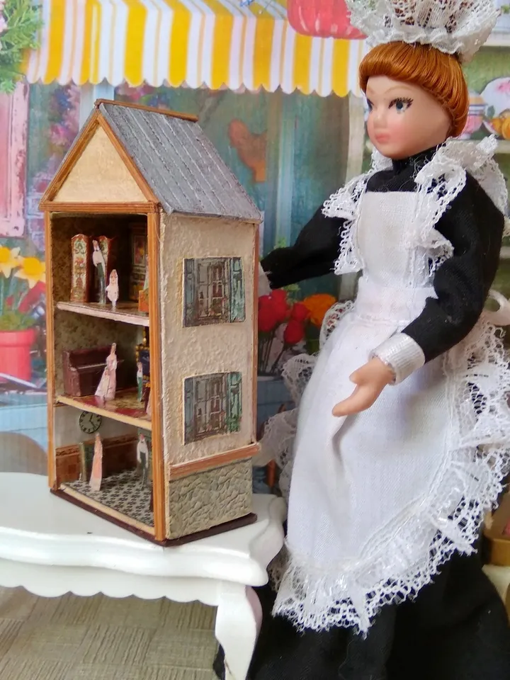Miniature roombox for a doll house.1:12 scale.