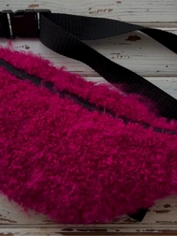 Crochet pattern women fur fanny pack PDF digital instant download and video tutorial, belt bag, crossbody purse, festival handbag, waist bag