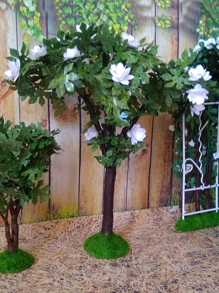Tree for the puppet garden.1:12 scale.