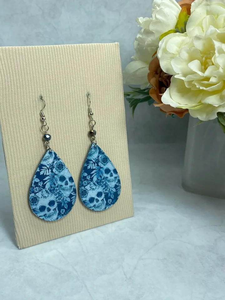 Stylish handmade earrings. Handmade jewelry.
