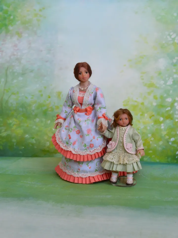 Miniature lady doll for Victorian dollhouse in 1/12 scale.