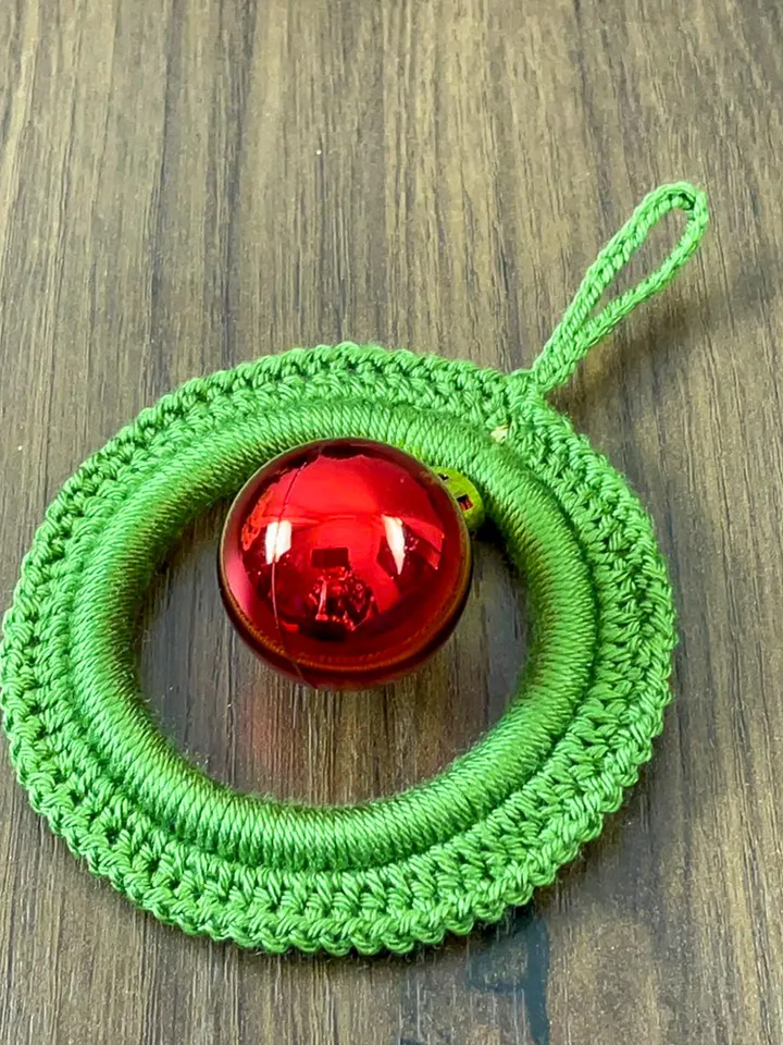 Handmade Wreath Crochet Pattern, Festive Ornament with Bauble PDF, DIY Christmas Décor for Beginners
