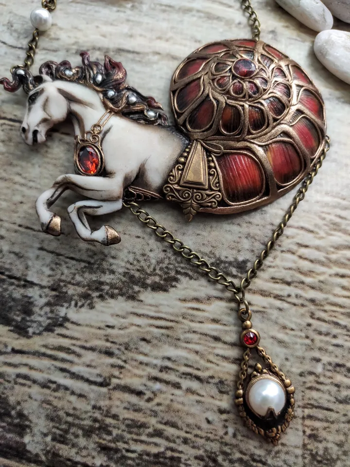 Red-White Hors Nautilus Jewelry necklace, pendant Nautilus