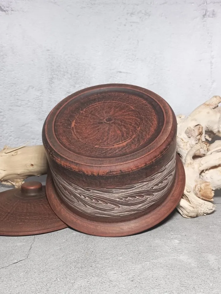 Ceramic Casserole of Red clay. Handmade pottery clay 59.83 fl.oz