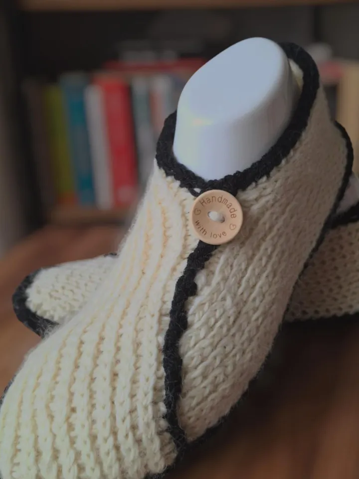 WOOL SLIPPERS. Hand knitted slipper socks. Home slippers. Adult Slipper , Women Men Knit Slippers , Beige Warm Slipper Socks
