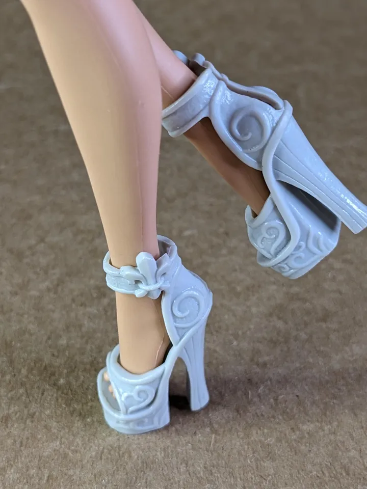 Light gray sandals with high heels for 10.5 inch female dolls (MH, EAH)