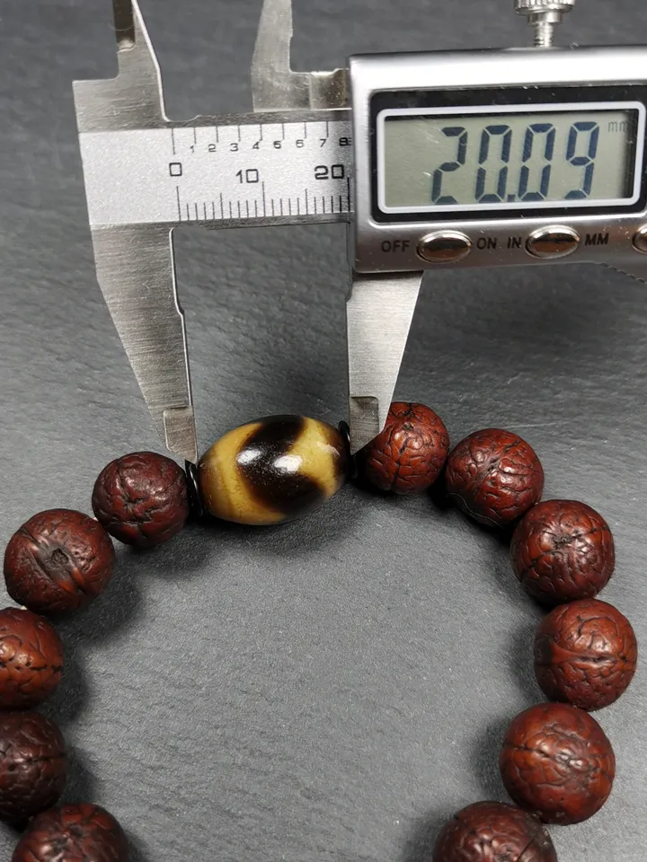 Gandhanra Unique Tibetan Dalo Dzi Bead Wrist Mala,Old Tiger Tooth Dzi with Bodhi Beads Bracelet