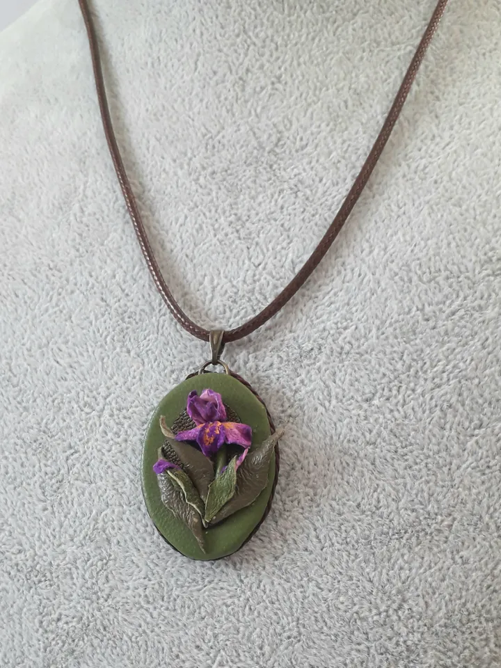 Leather set jewelry Irises for her, Leather earrings and pendant