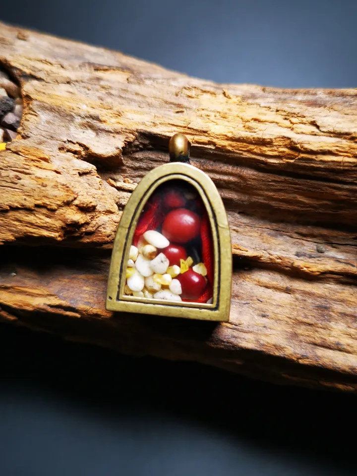 Gandhanra Antique Handmade Gau Ghau Shrine, Mini Tibetan Buddhist Altar Amulet Pendant,Made of Red Brass